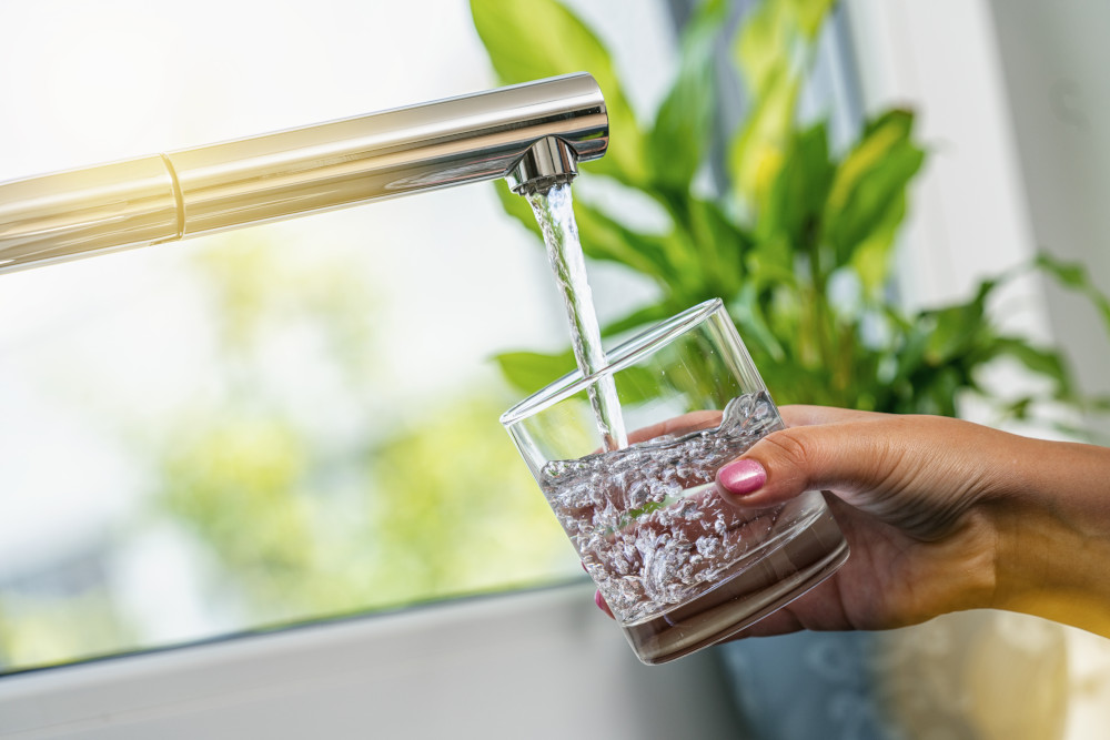 Se l'acqua del rubinetto ha un cattivo sapore, è meglio comprare l'acqua in  bottiglia?