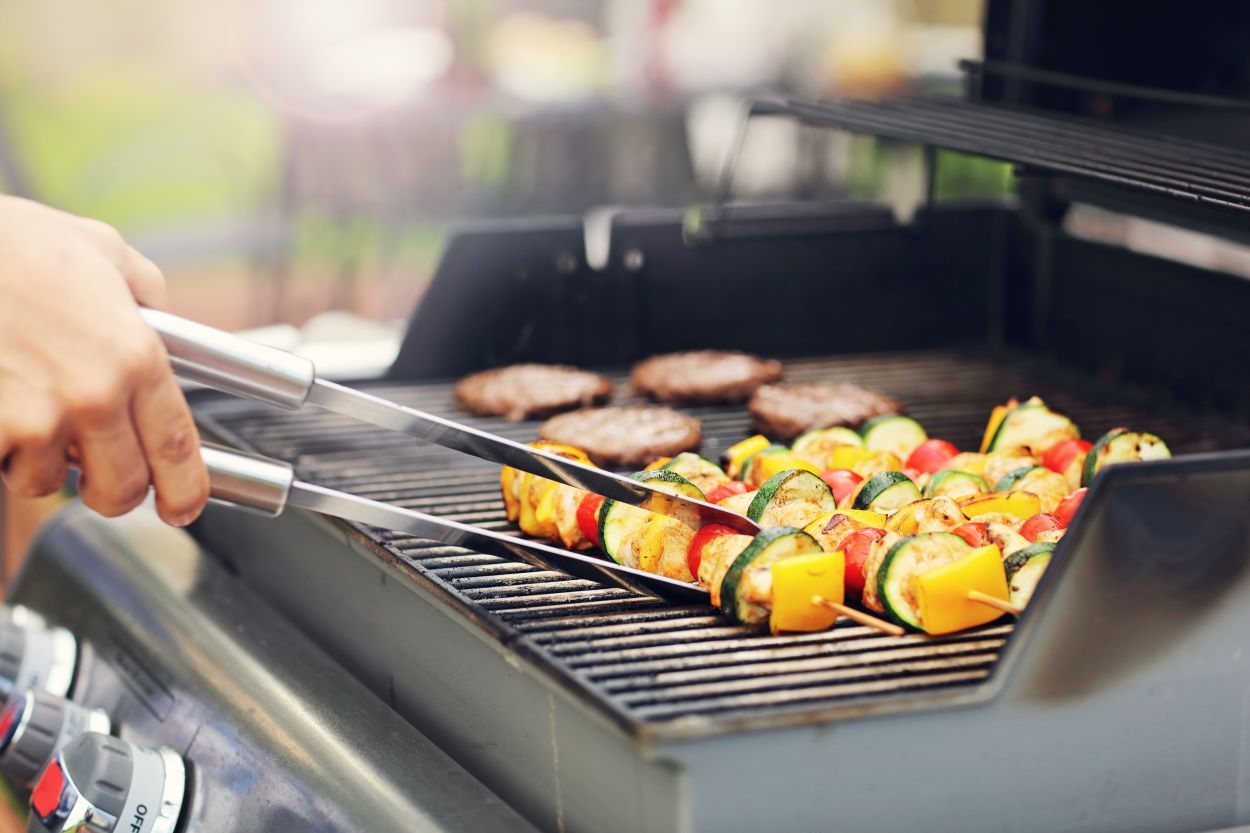 Come pulire la griglia del barbecue: metodi efficaci
